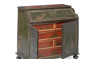 A Danish Baroque bureau decorated overall with chinoiserie designs. First half of the 18th century. H. 105 cm. W. 111 cm. D. 55 cm.