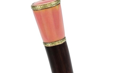 A FABERGÉ TWO-COLOUR GOLD-MOUNTED AND GUILLOCHÉ ENAMEL CANE HANDLE, WORKMASTER MICHAEL PERCHIN, ST PETERSBURG, CIRCA 1900