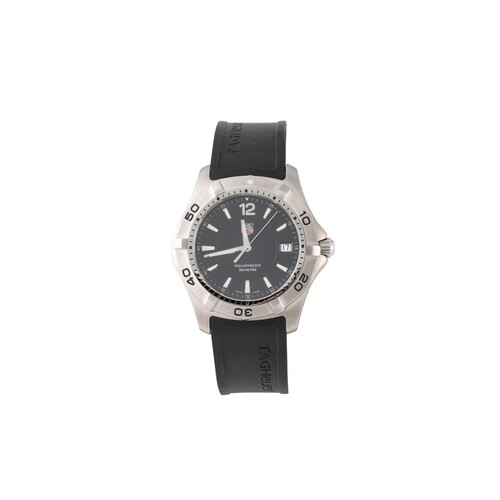A GENT'S STAINLESS STEEL TAG HEUER ''AQUARACER'' WRIST WATC...