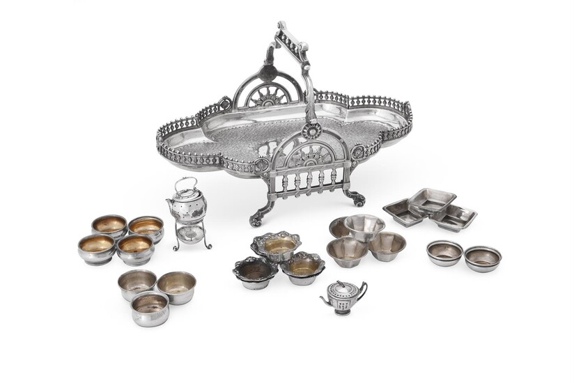 A GROUP OF AMERICAN SILVER INDIVIDUAL SALT CELLARS, VARIOUS MANUFACTURES AND EARLY 20TH CENTURY DATE