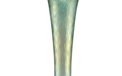 A JOSEF RINDSKOPF IRIDESCENT GLASS VASE, CIRCA 1905