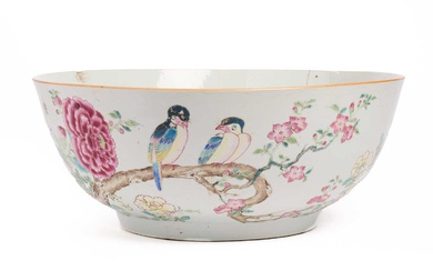 A LARGE AND IMPRESSIVE CHINESE FAMILLE-ROSE PUNCHBOWL, QING DYNASTY, YONGZHENG PERIOD (1723-35)