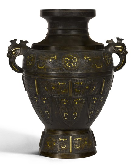 A LARGE GOLD AND SILVER-INLAID BRONZE ARCHAISTIC VASE QING DYNASTY, 17TH/18TH CENTURY | 清十七/十八世紀 銅錯金銀仿古夔鳳紋雙耳大瓶