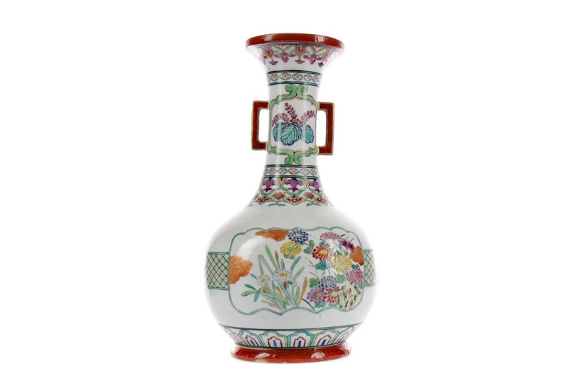 A LATE 19TH CENTURY CHINESE FAMILLE ROSE VASE