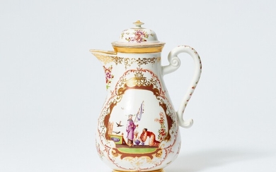 A Meissen porcelain coffee pot with finely painted Hoeroldt Chinoiseries