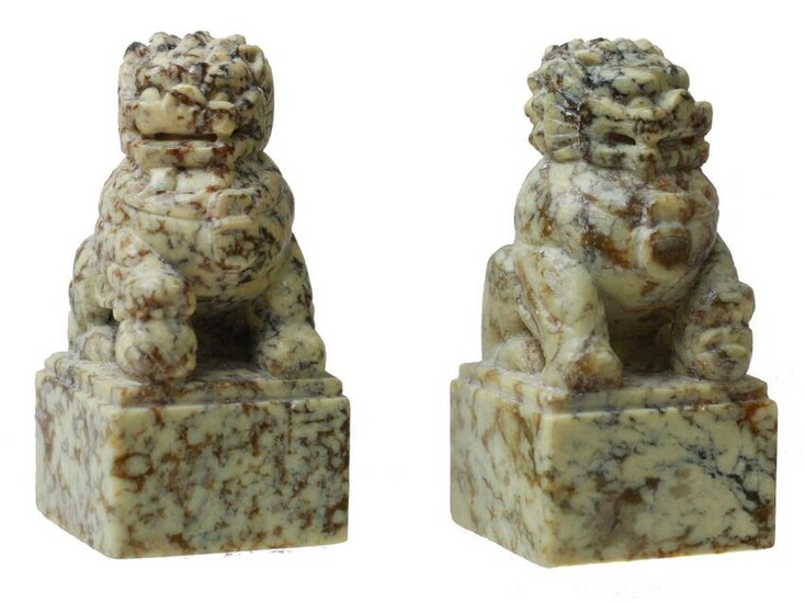 A PAIR OF CHINESE HARD STONE FOO DOG FIGURINES