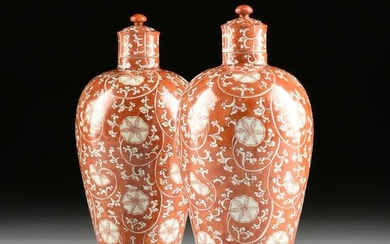 A PAIR OF CONTINENTAL KUTANI STYLE PORCELAIN LIDDED