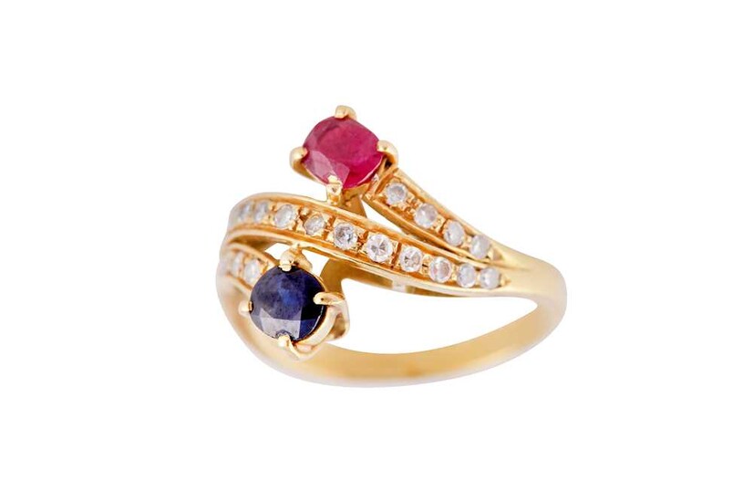 A SAPPHIRE AND RUBY TOI ET MOI RING