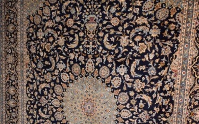 A SUPERB PERSIAN KASHMAR CARPET. 100% FINE WOOL PILE. SOLID & HARD-WEARING. HAND-KNOTTED KASHMAR WEAVE FROM THE KHORASAN PROVINCE WI...