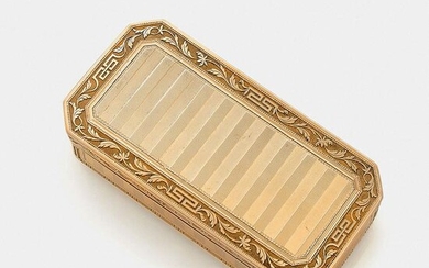 A gold Parisian snuffbox, circa 1798-1809