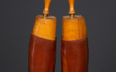 A pair of decorative table lamps