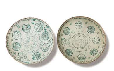 A rare pair of large Arabic-inscribed Swatow blue and white dishes Ming dynasty, Wanli period | 明萬曆 漳州窰青花亞拉伯文紋盤一對
