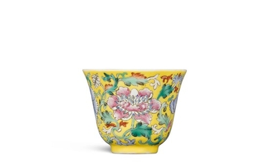 A small yellow-ground famille-rose cup, Qing dynasty, 19th century | 清十九世紀 黃地粉彩纏枝花卉紋小盃