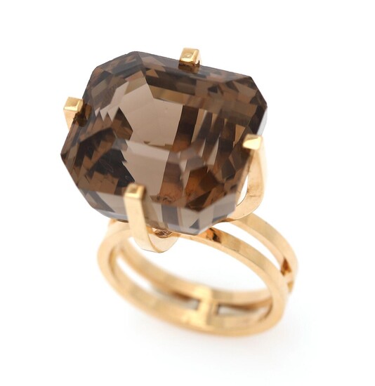 SOLD. A smoky quartz ring set with fancy-cut smoky quartz, mounted in 14k gold. Size 54. 1960s. – Bruun Rasmussen Auctioneers of Fine Art