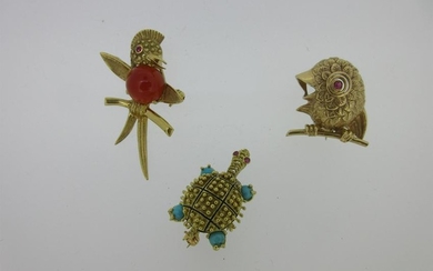 A trio of novelty animal brooches