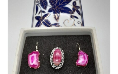 A wonderful, pink, banded, agate, sterling silver ring with ...