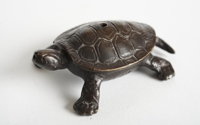 AN ANTIQUE JAPANESE BRONZE ANIMALIA PAPERWEIGHT, L.8CM, LEONARD JOEL LOCAL DELIVERY SIZE: SMALL