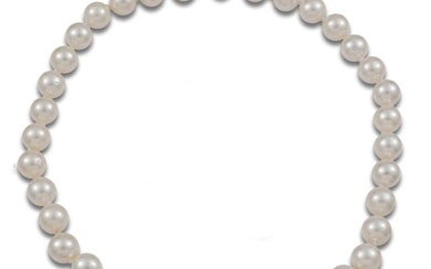 AUSTRALIAN PEARLS NECKLACE, WHITE GOLD BROOCH