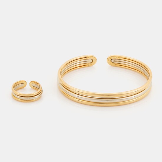 An 18K gold Van Cleef & Arpels bracelet with a ring
