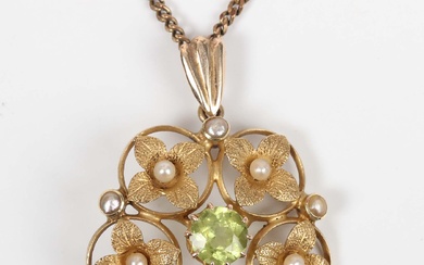 An Edwardian gold, peridot and seed pearl pendant in a cinquefoil shaped design, claw set with the p