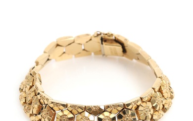 An Italian 18k gold bracelet. L. 20.5 cm. Weight app. 32.5 g....