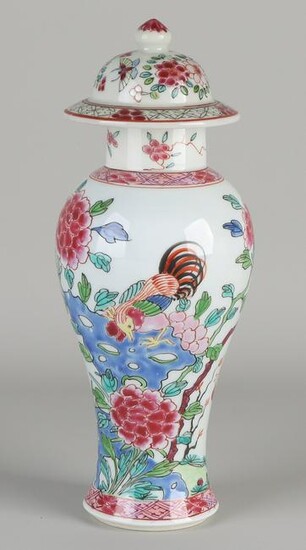Antique Chinese porcelain Family Rose vase with lid