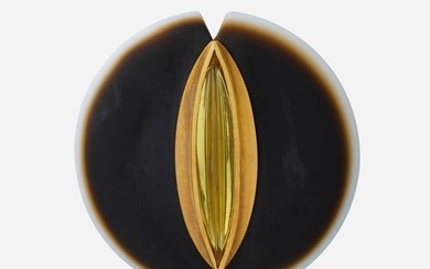 Atelier Munsteiner, 'Erotika' yellow beryl, agate, and gold pendant brooch