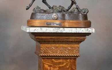 Beautiful antique, quarter sawn oak Pedestal, circa