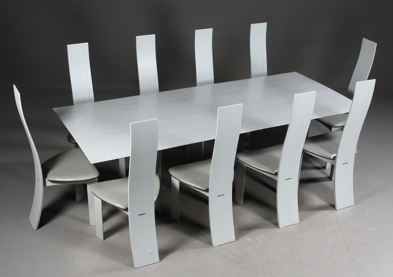Bob og Dries van den Berghe. Otte højryggede spisestole samt spisebord (9)