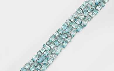 Bracelet manchette glamour avec aquamarines or blanc, taille 750. Serti d'aquamarines Skyblue d'un total d'env....