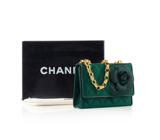 CHANEL | GREEN QUILTED FLOWER FLAP MINI