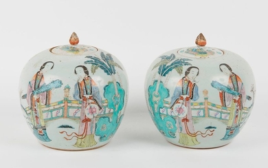 CHINA, circa 1900. Pair of covered porcelain pots...