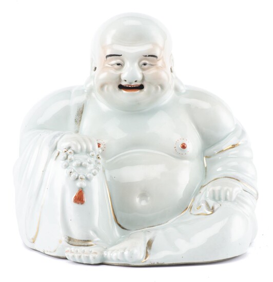 CHINE, Boudha assis en porcelaine