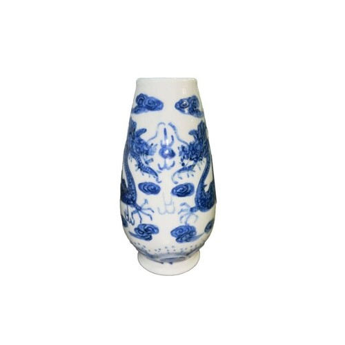 CHINESE LATE 20TH CENTURY BLUE & WHITE FLASK VASE DEPICTING ...