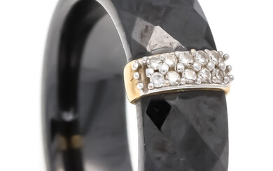 Ceramic diamond ring GG 585/000 with fac. Black ceramic and 10 fac. Diamonds, total 0.05 ct W / PI1, ring size 50, 4.4 g