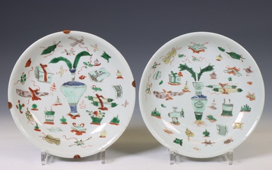 China, pair of famille verte porcelain plates, Kangxi period (1662-1722)
