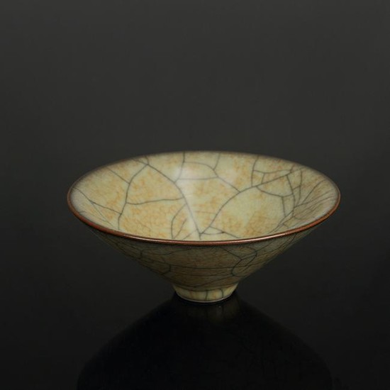 Chinese Ge kiln Porcelain Bowl