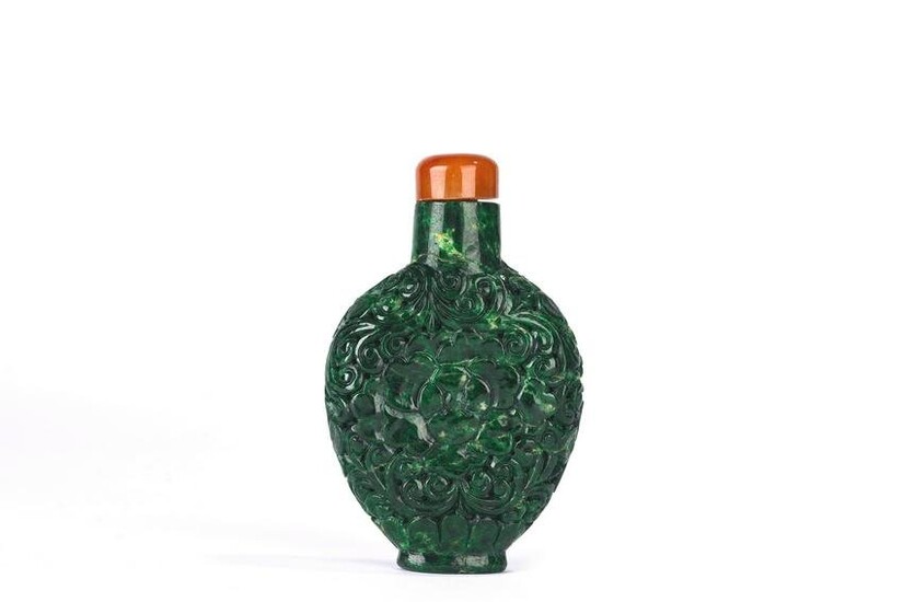 Chinese Green Hardstone Carved Snuff Bottle