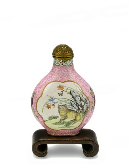 Chinese Pink Enamel Snuff Bottle, 18-19th Century