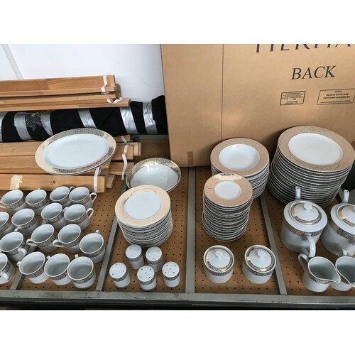 Chinese Porcelain Dinner Set for 18 (105pcs - x1 Saucer Miss...