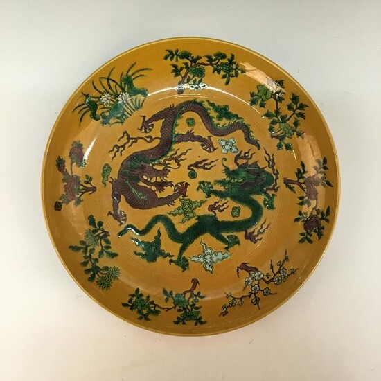 Chinese Susancai 'Dragon' Plate, Kangxi Mark