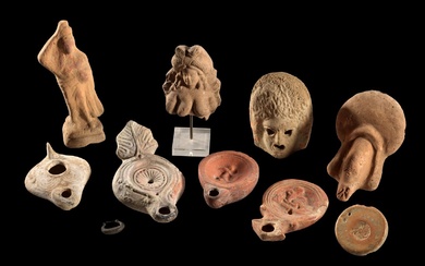 Collection d'objets intéressants en terre cuite. a) Phallus votif (H 11,5cm, L 7,5cm) en argile...