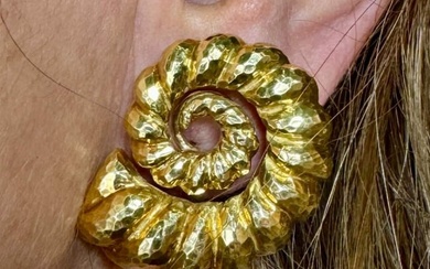 DAVID WEBB 18K Yellow Gold Shell Earrings