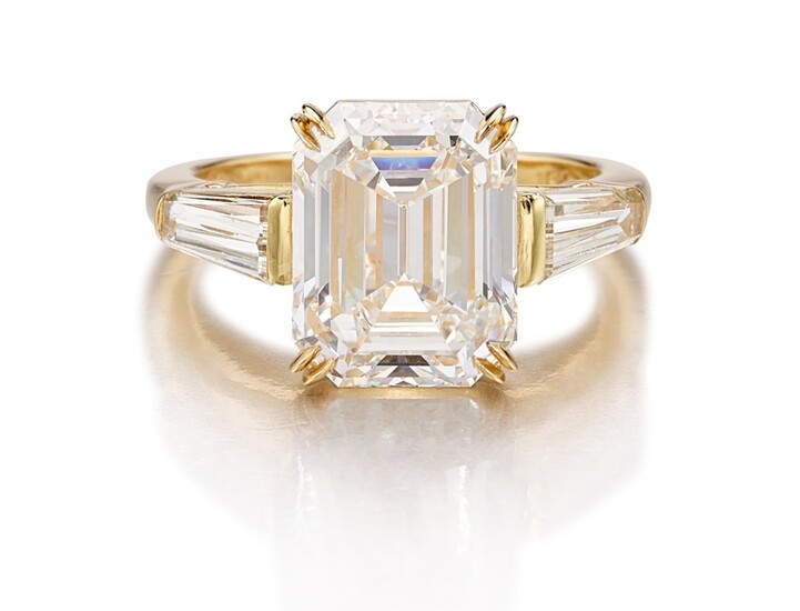 DIAMOND RING | 5.06卡拉 方形 E色 鑽石 戒指