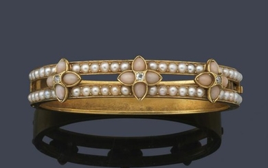 Delicate rigid bracelet in 18K yellow gold with aljófar