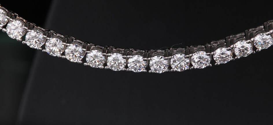 Diamond necklace with brilliant cut diamonds 11.65ct