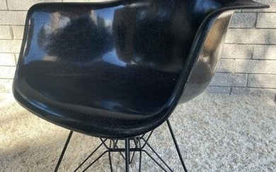 EAMES FOR HERMAN MILLER EIFFEL TOWER CHAIR