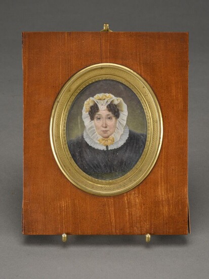 Ecole française vers1820 Portrait de dame en robe de soie bleu marine Miniature ovale sur...