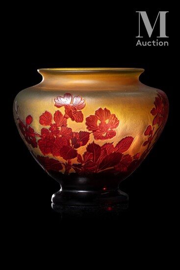 GALLE - Nancy "Géraniums" Vase en verre... - Lot 20 - Millon