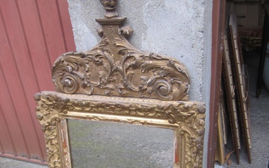 Grand miroir avec cadre en bois et stuc doré richement décoré, dimensions miroir 38cmx47.5cm, dimensions...